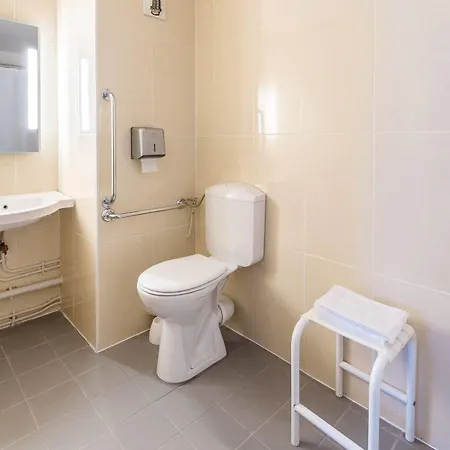 Colmar Vignobles Ouest Hotel 2*